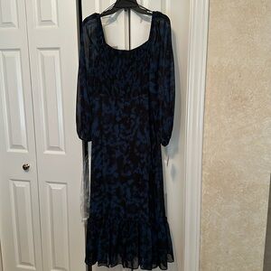 New with tags Just Taylor smocked top midi dress with sheer sleeves
